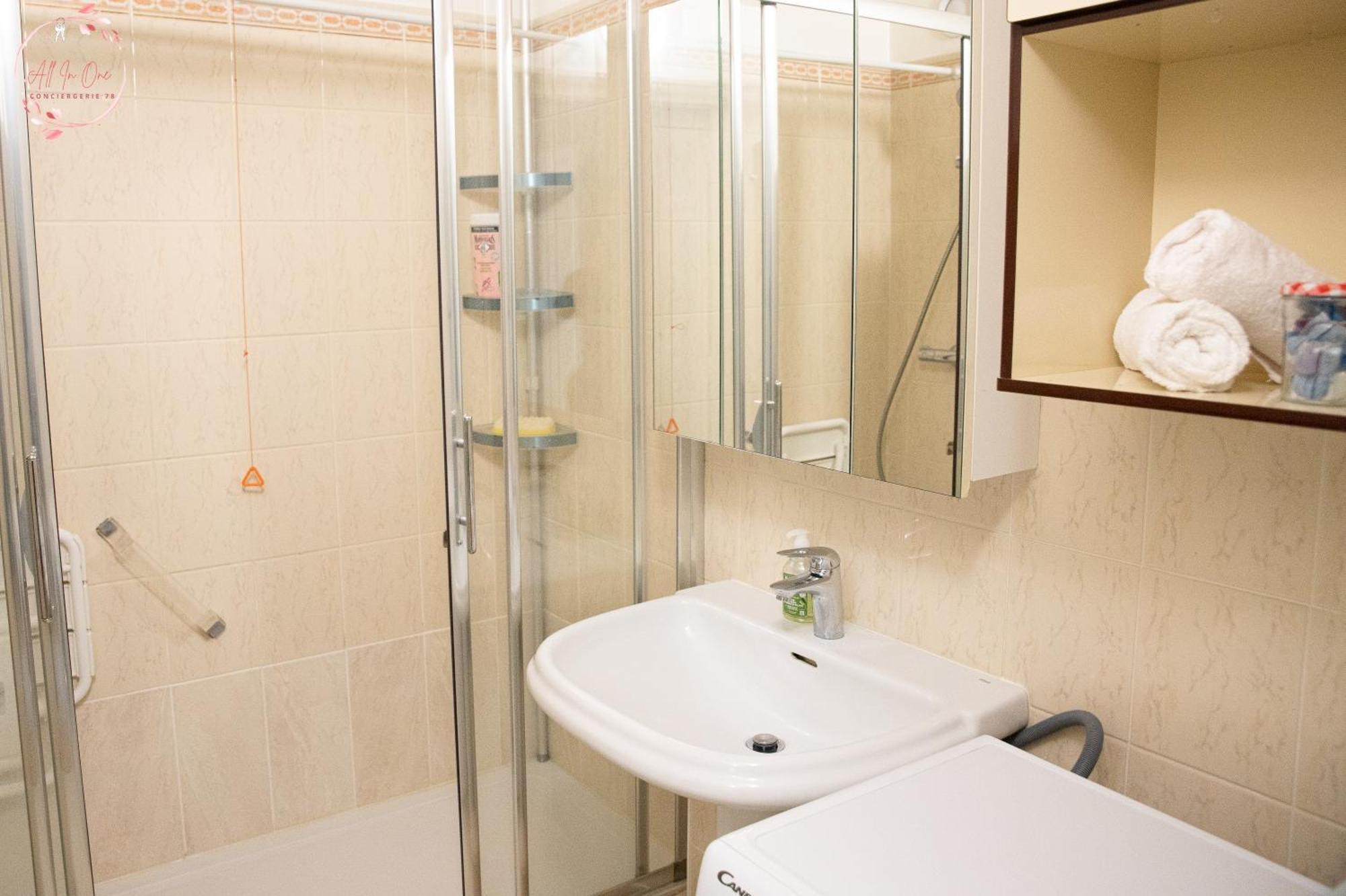 Cozy T2 Chateau Parking & Terrasse Apartment Versailles